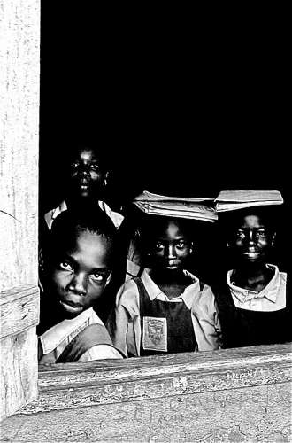 a scuola (foto di GIANNI INNOCENTI)